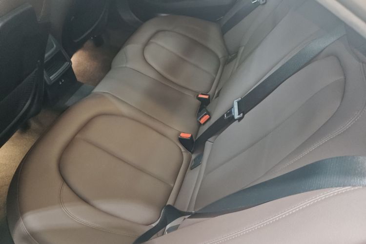 宝马1系 2019款 120i 领先型M运动套装中控内饰7004