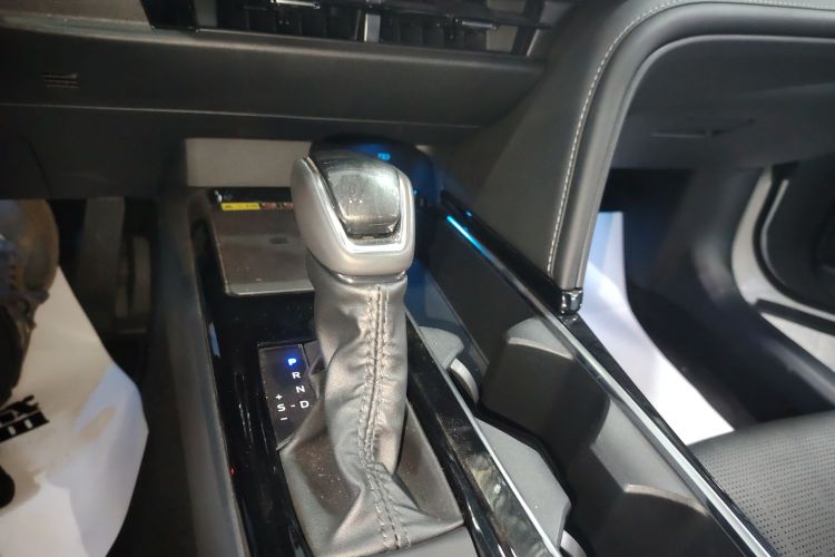 丰田 凯美瑞 2024款 双擎 2.5HG 尊贵版中控内饰18