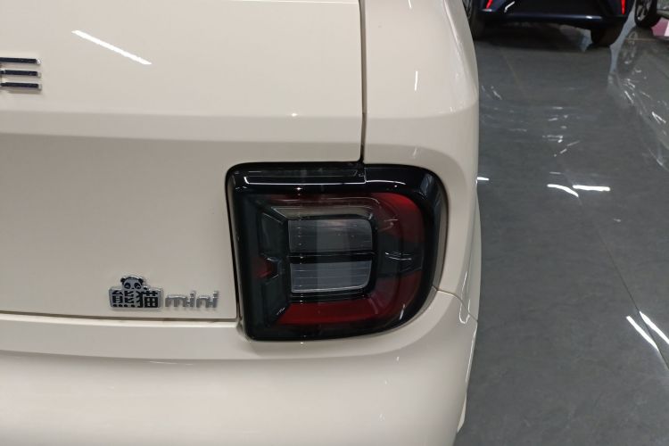 吉利银河 熊猫 2025款 210km 元气熊车身外观9