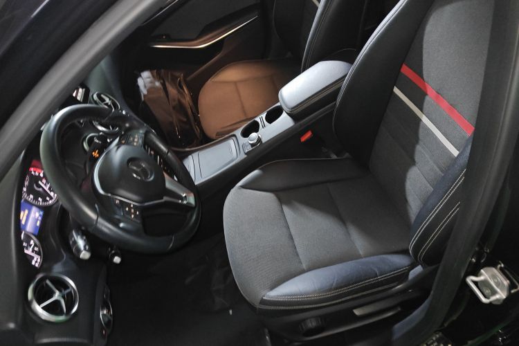 奔驰A级(进口) 2013款 A 180 时尚型局部细节19