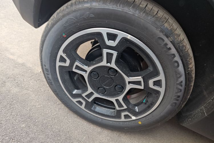 吉利银河 2025款 210km 熊猫骑士车身外观6008