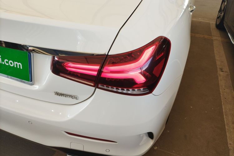 奔驰A级 2022款 改款二 A 200 L 运动轿车时尚型车身外观9