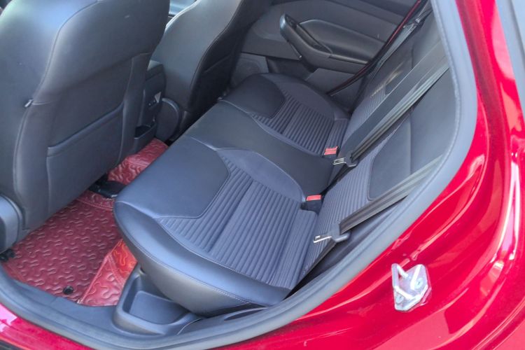 福特 福克斯 2018款 两厢经典 1.6L 自动风尚型智行版中控内饰21