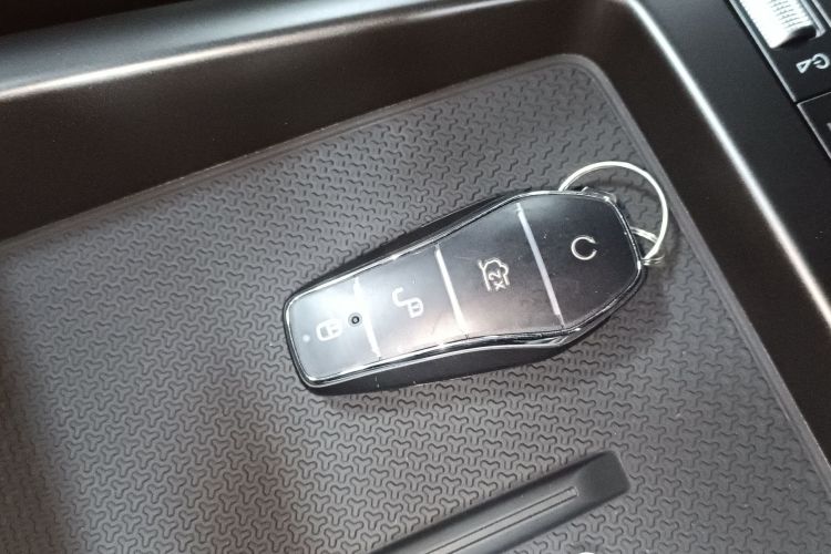 比亚迪 秦PLUS 2025款 DM-i 智驾版 128KM进取型中控内饰7001