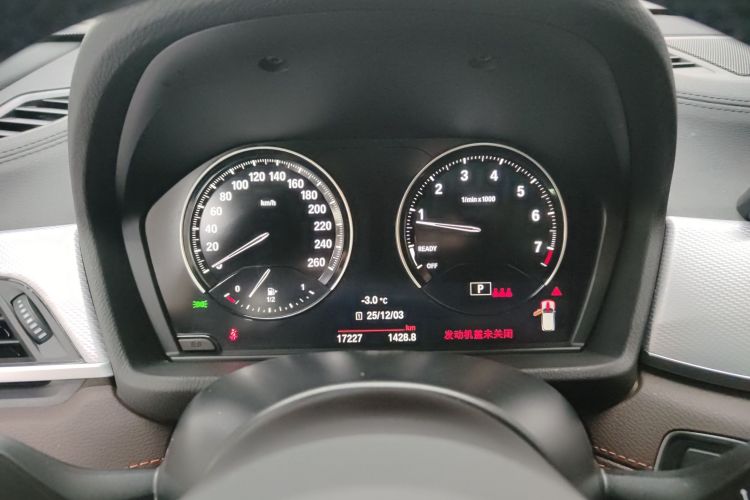 宝马X2 2021款 改款 sDrive25i 曜夜版中控内饰14