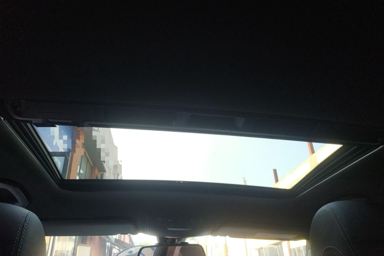 奔驰C级 2018款 C 200 运动版中控内饰22