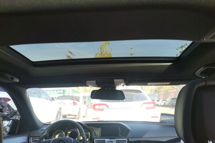 奔驰E级 2015款 改款 E 260 L 运动型中控内饰22