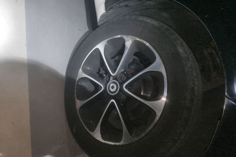 smart fortwo 2015款 1.0L 52千瓦硬顶激情版车身外观10