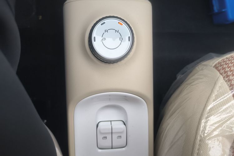 五菱汽车 宏光MINIEV 2024款 第三代 215km 青春版中控内饰18