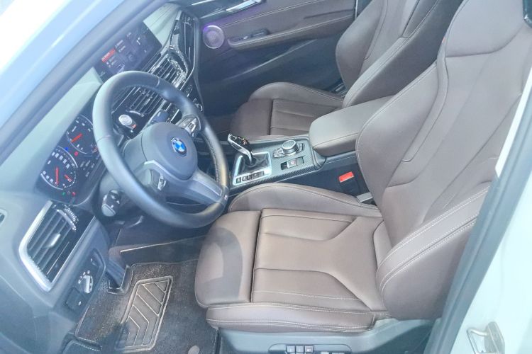 宝马1系 2022款 125i M运动曜夜版中控内饰19