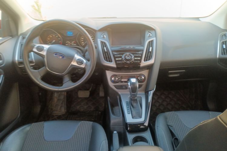 福特 福克斯 2012款 三厢 1.6L 自动风尚型中控内饰12