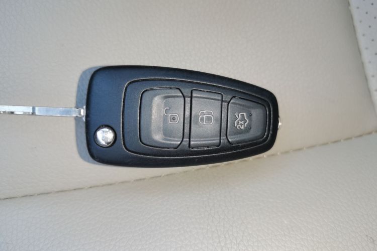 福特 福克斯 2017款 三厢 1.6L 自动舒适型智行版中控内饰7001