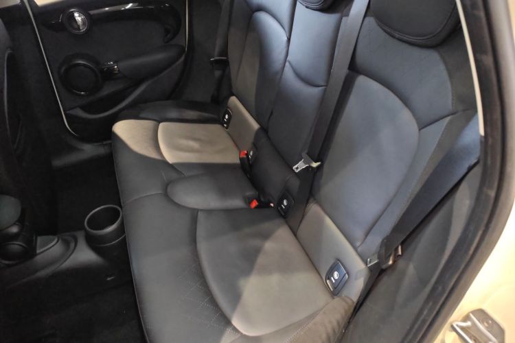 MINI 2021款 1.5T COOPER 艺术家 五门版中控内饰21