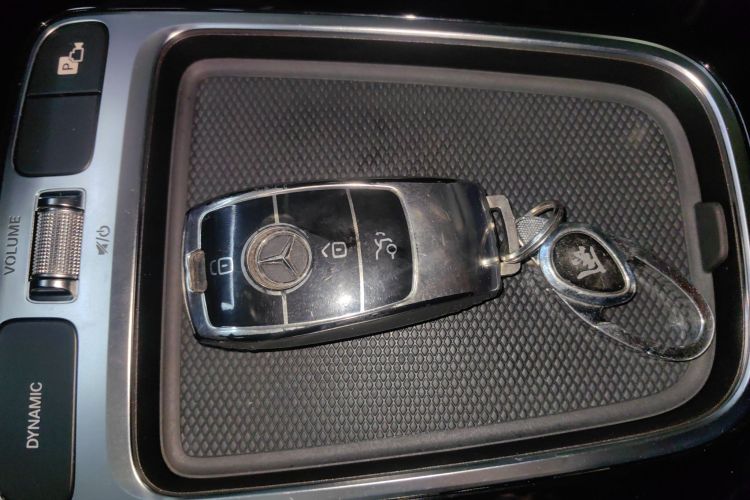 奔驰A级 2024款 改款 A 200 L 时尚型中控内饰11