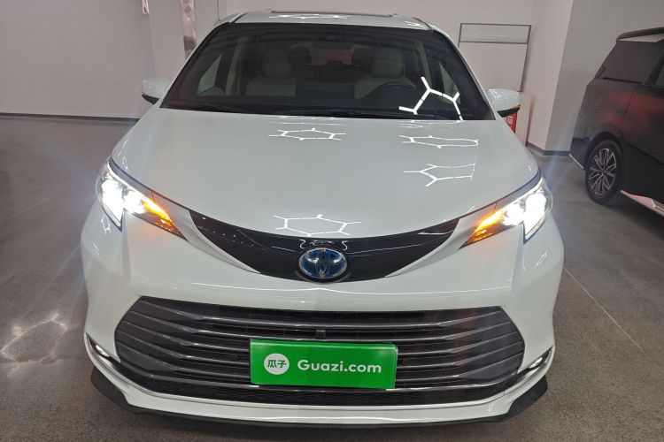 丰田 赛那SIENNA 2023款 2.5L混动 至尊版车身外观2