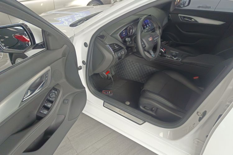 凯迪拉克CT5 2022款 28T 风尚型中控内饰20