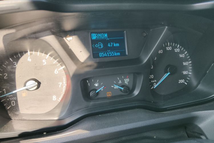 福特 全顺 2019款 2.0T汽油自动多功能商用车中轴中顶6座国VI中控内饰15