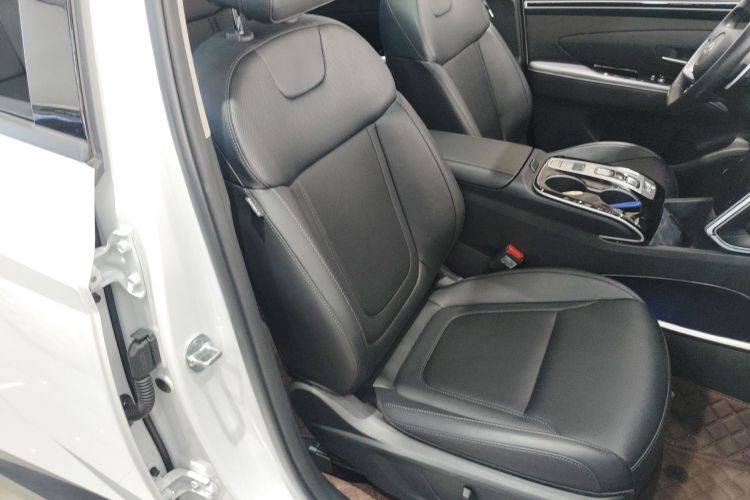 现代 2022款 途胜L 1.5T DCT LUX尊贵版 N Line局部细节41