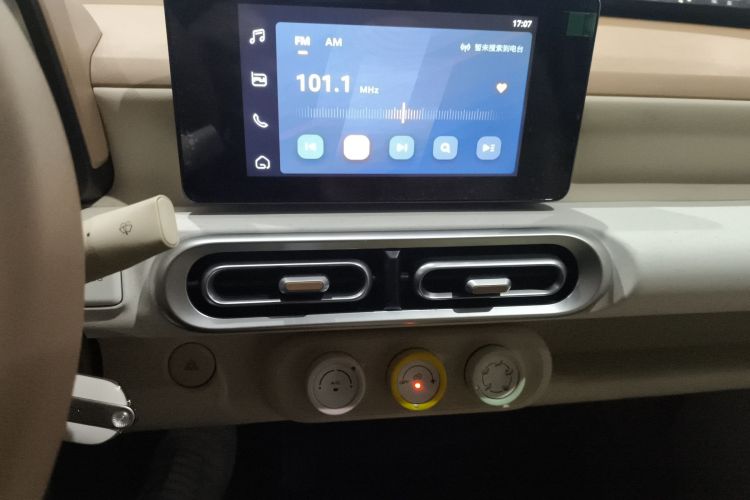 五菱汽车 宏光MINIEV 2024款 第三代 215km 进阶版中控内饰16