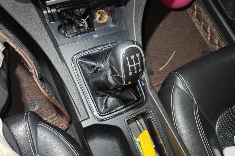 吉利汽车 帝豪 2017款 三厢百万款 1.5L 手动向上版中控内饰18