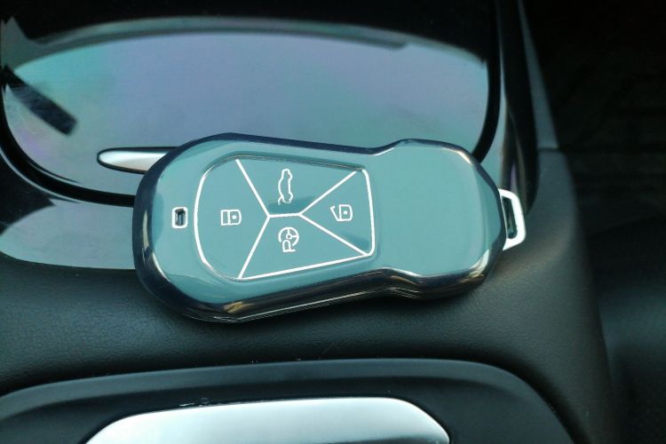 小鹏P7 2022款 586G中控内饰11