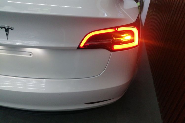 特斯拉 Model 3(进口) 2019款 标准续航后驱升级版(60度)车身外观9