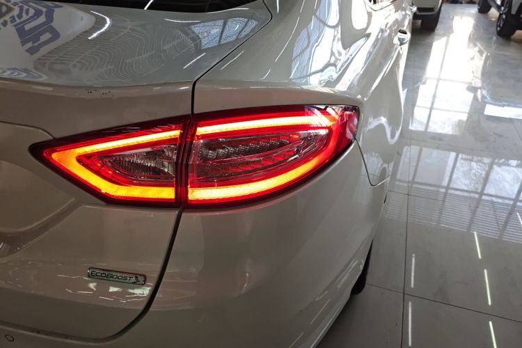 福特 蒙迪欧 2013款 2.0L GTDi200时尚型车身外观9