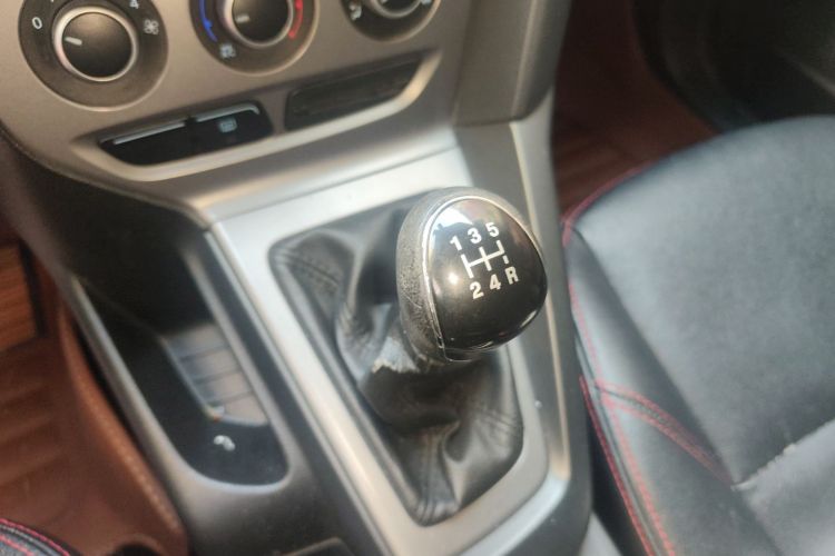 福特 福克斯 2012款 两厢 1.6L 手动舒适型局部细节18