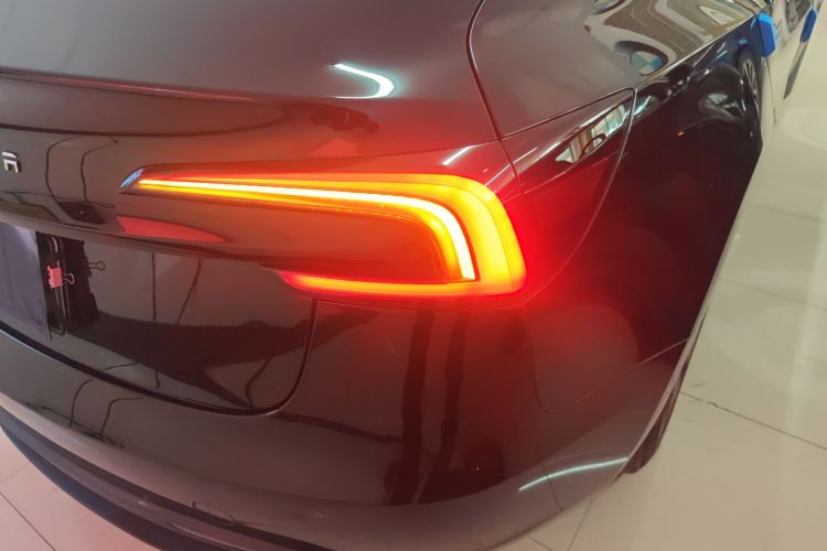 特斯拉 Model 3 2023款 长续航全轮驱动版车身外观6006