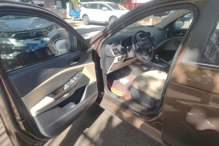 福特 福睿斯 2015款 1.5L 自动时尚型中控内饰7003