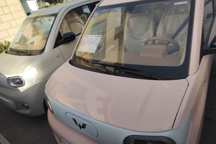 五菱汽车 宏光MINIEV 2024款 第三代 215km 青春版车身外观2