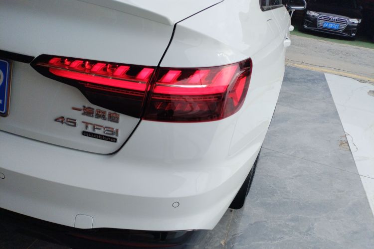 奥迪A4L 2022款 45 TFSI quattro 臻选动感型车身外观9