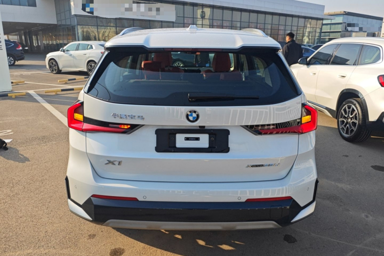 宝马X1 2023款 xDrive25Li X设计套装车身外观6