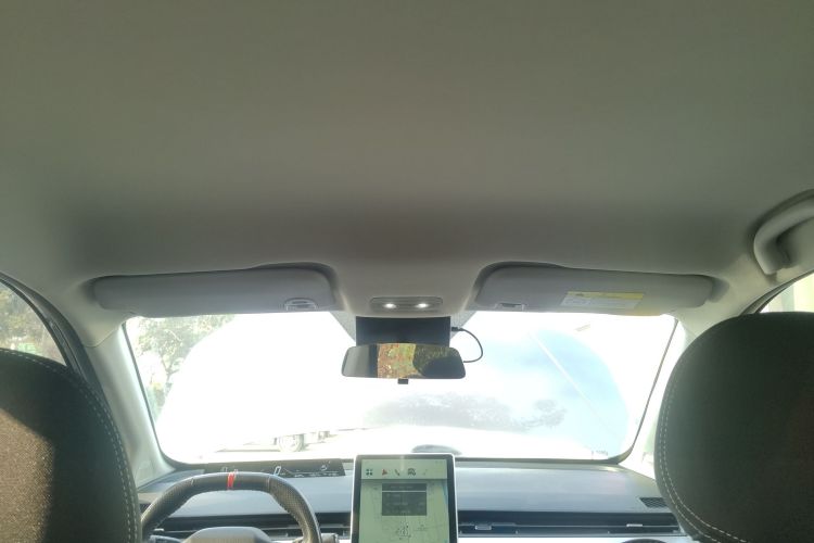 哪吒汽车 哪吒V 2022款 潮 300 Lite 磷酸铁锂中控内饰22