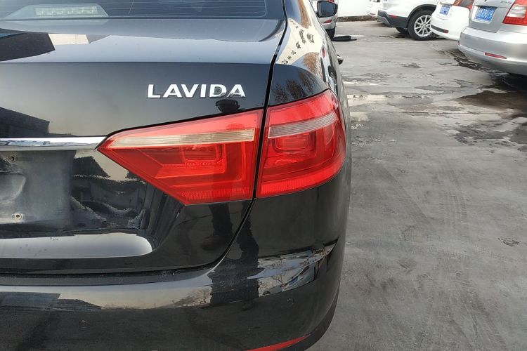 大众 朗逸 2013款 改款经典 1.6L 手动舒适版车身外观9