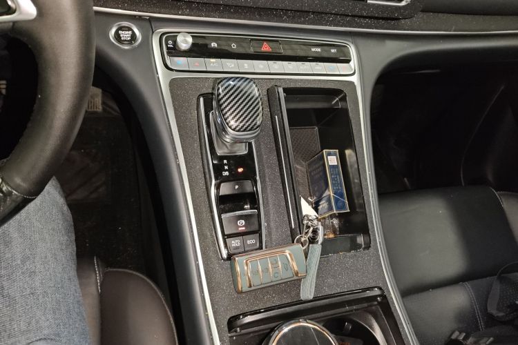 广汽传祺 传祺M8 2021款 领秀系列 390T 尊享版中控内饰18