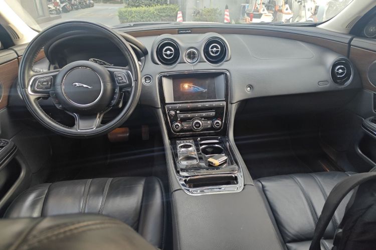 捷豹XJ 2015款 XJL 2.0T 典雅商务80周年典藏版中控内饰7002