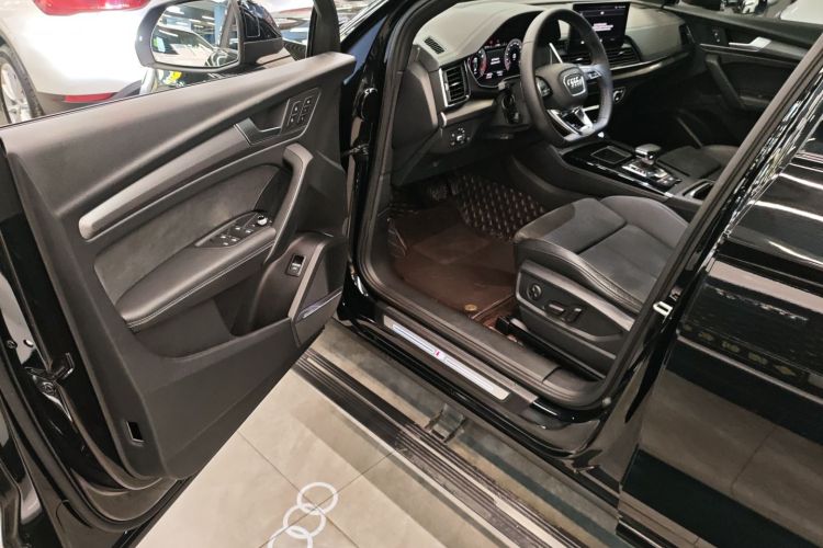 奥迪Q5L Sportback 2022款 改款 45 TFSI 豪华型中控内饰20