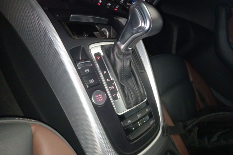 奥迪Q5 2017款 Plus 40 TFSI 技术型中控内饰18