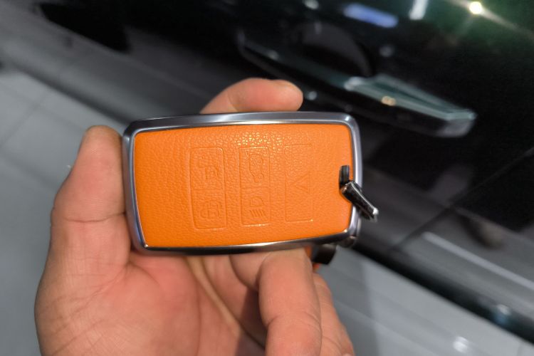 捷豹XEL 2021款 2.0T 250PS 曜黑运动版中控内饰7001