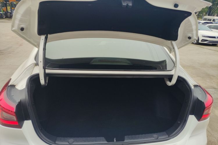 长安 逸动 2018款 1.6L GDI 手动领尚型机舱底盘23