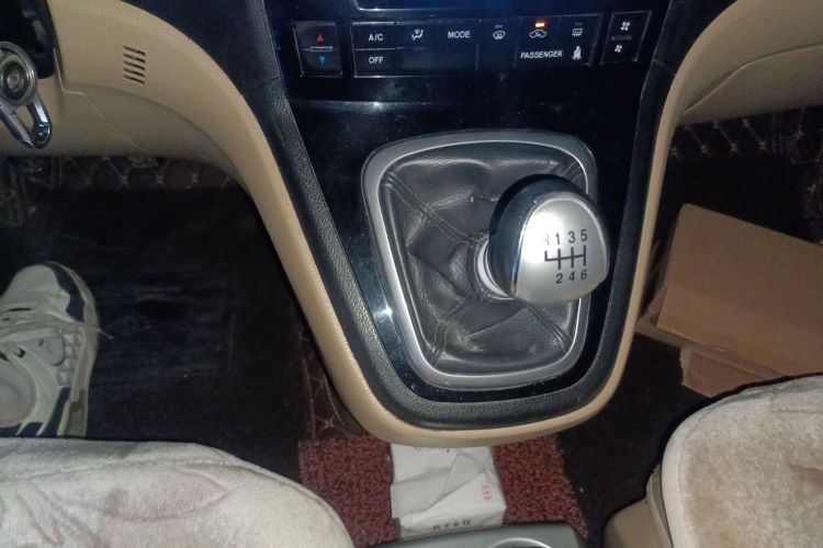 哈弗H6 2011款 绿静2.0T 手动两驱精英型中控内饰18