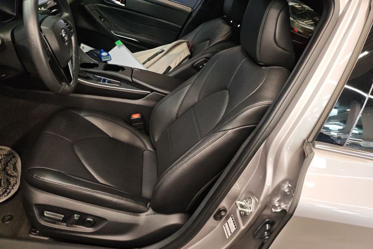 丰田 亚洲龙 2019款 双擎 2.5L 豪华版 国VI中控内饰19