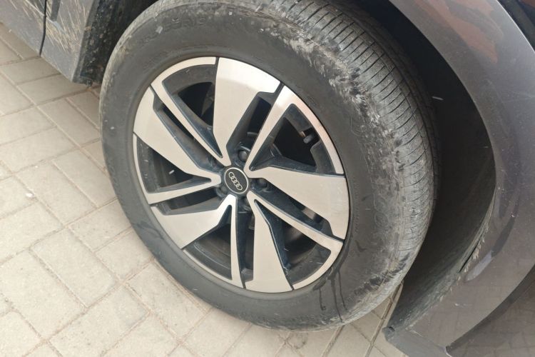 奥迪Q6 2024款 40 TFSI quattro 观云型 羽林套装 7座车身外观10