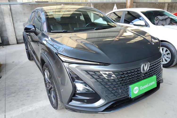 长安UNI-T 2022款 1.5T 旗舰型车身外观3