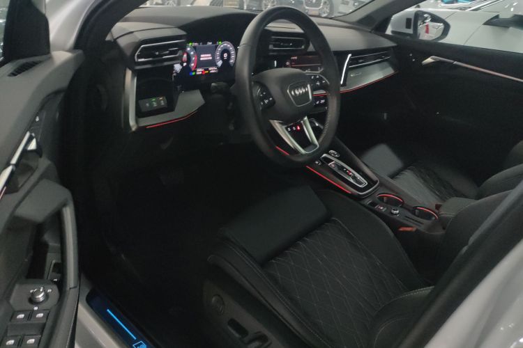 奥迪A3 2025款 A3L Limousine 35TFSI 飞驰尊享型中控内饰20