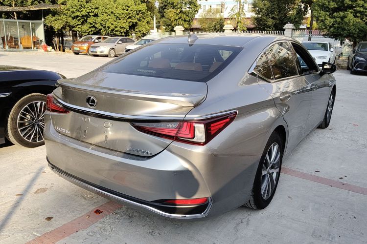 雷克萨斯ES 2018款 200 豪华版 国V车身外观7