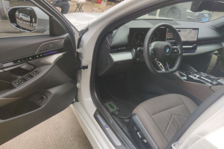 宝马5系 2024款 525Li M运动套装中控内饰20