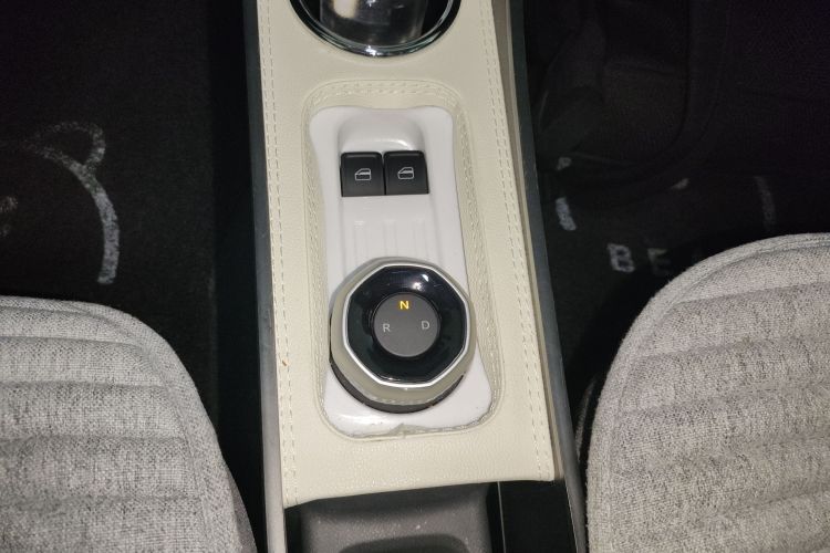 吉利银河 2025款 210km 熊猫骑士中控内饰18