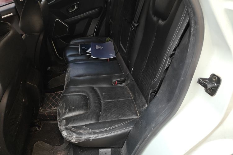 陆风X7 2016款 2.0T 全景尊贵版中控内饰21